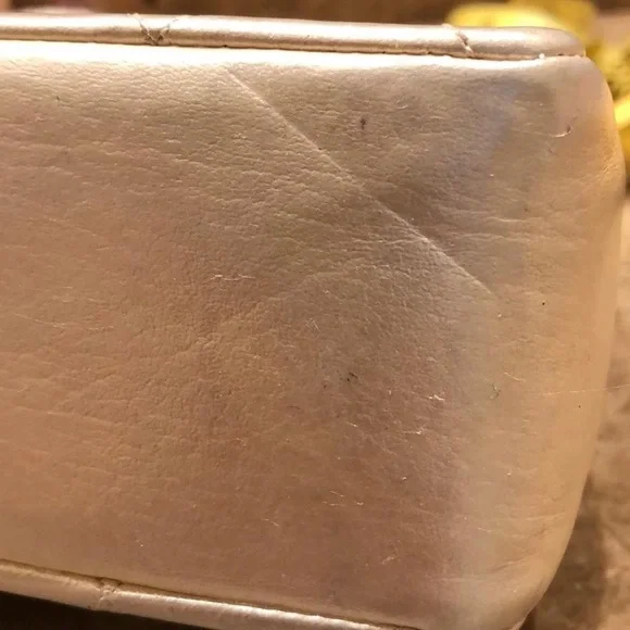 CHANEL classic flap Made In France iridescent pearl white leather gold hardware - Picture 14 of 16